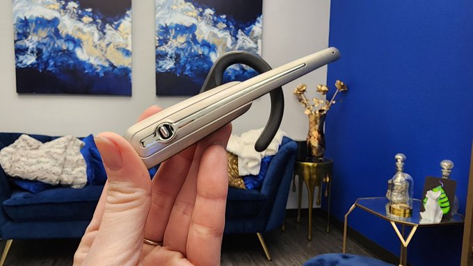 SWers, identify your years in the industry with a photo.  I'm this headset on Niteflirt. 👇 https://t