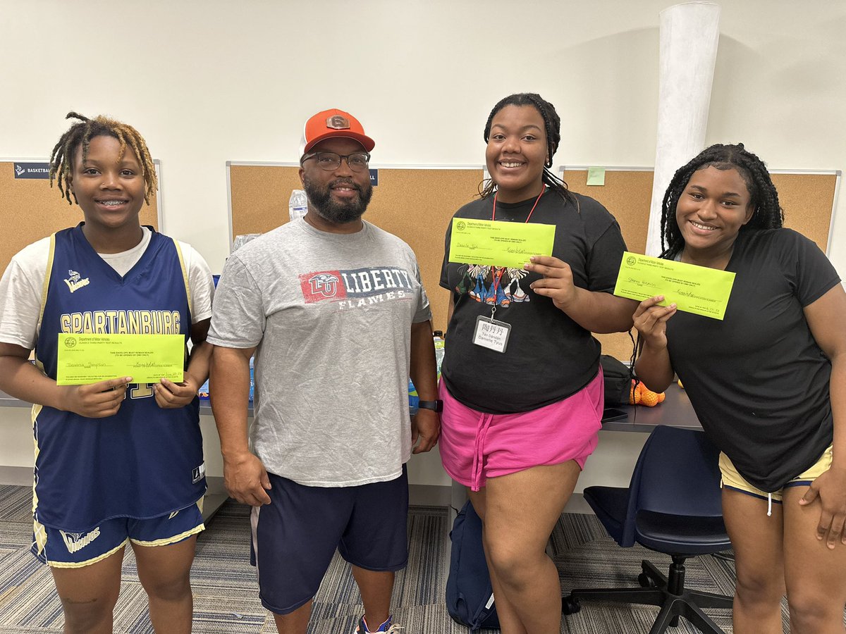 Thanks to Coach Robert Gray, @CHSTrack_Field1, for testing 5 Vikings for their permit test! All 5 Vikings passed! It takes a village and we’re so thankful to have him in ours! 

Congratulations Vikings! 

@spartanburg_wbb 

#WhoYouWith
#TheSisterhood 
#ToughTogether