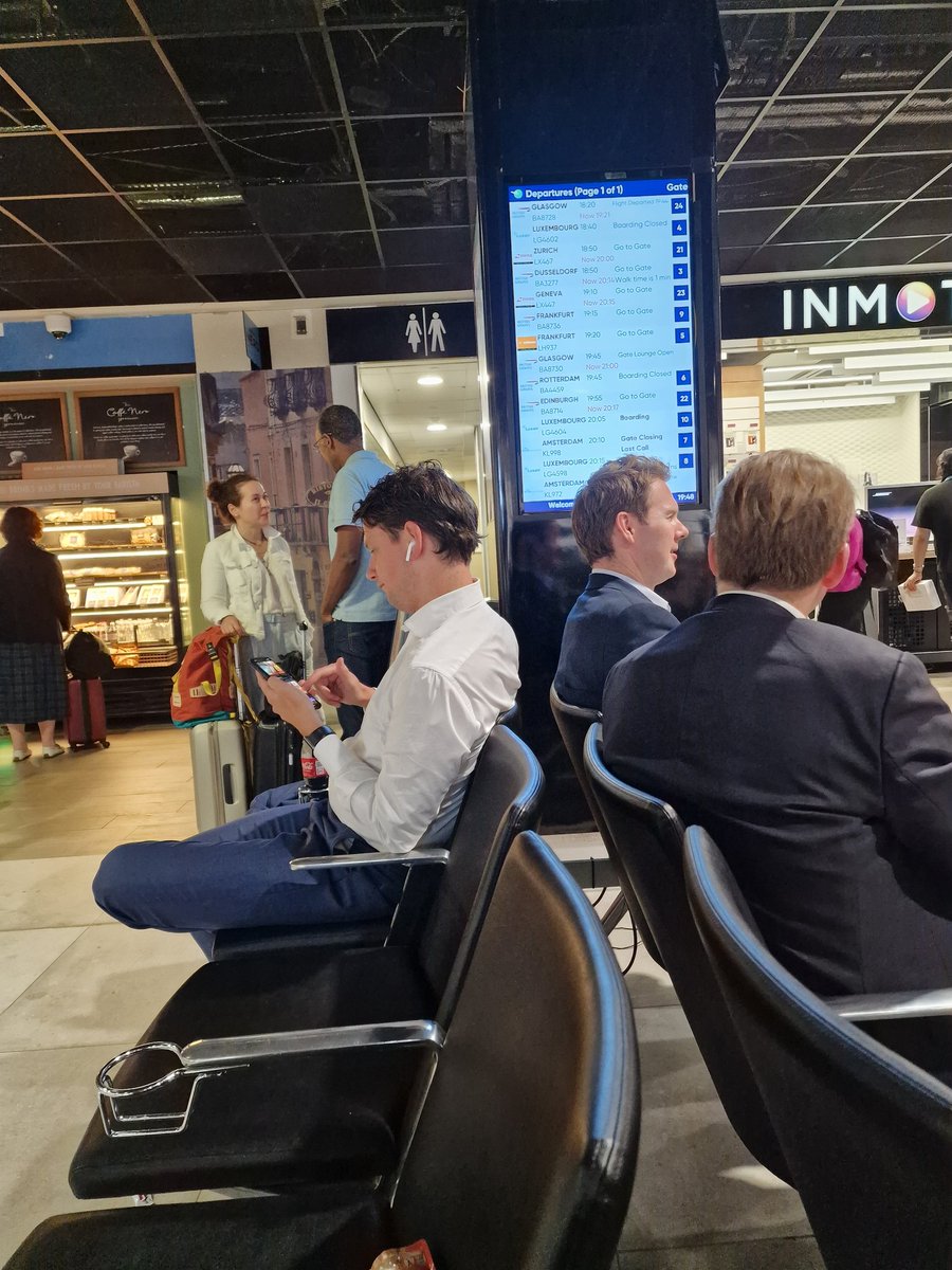 GraemeJHarvey's tweet photo. @British_Airways another delayed flight, consistency delayed route,  hopeless operation with no accountability . #BA8720 LCY to GLA. I am just trying to work and get home at a decent time. https://t.co/FrupJOz7Hc