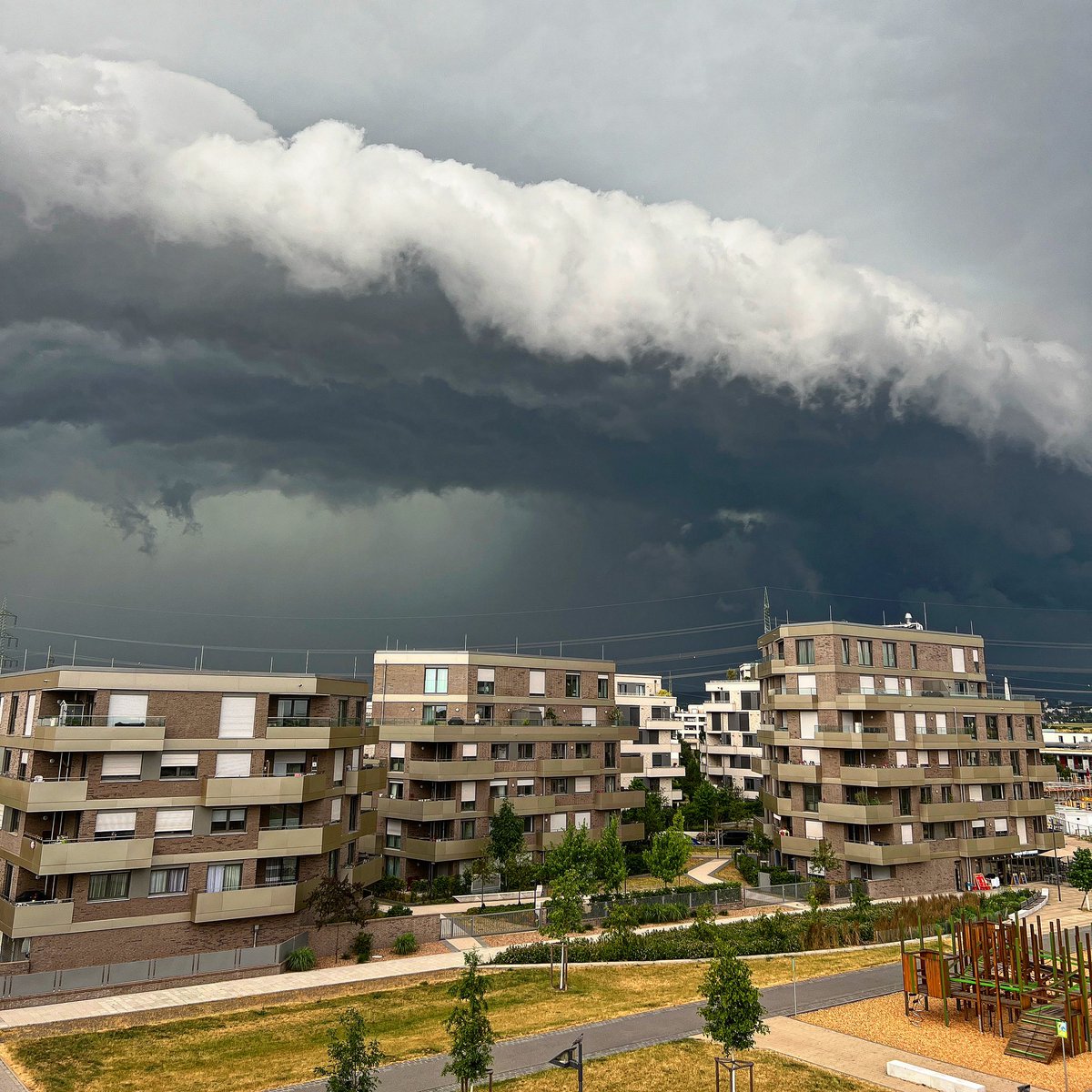 Zum Glück ist es vorbeigeschrammt #Unwetter #frankfurt #Gewitter #Wetter #hessen