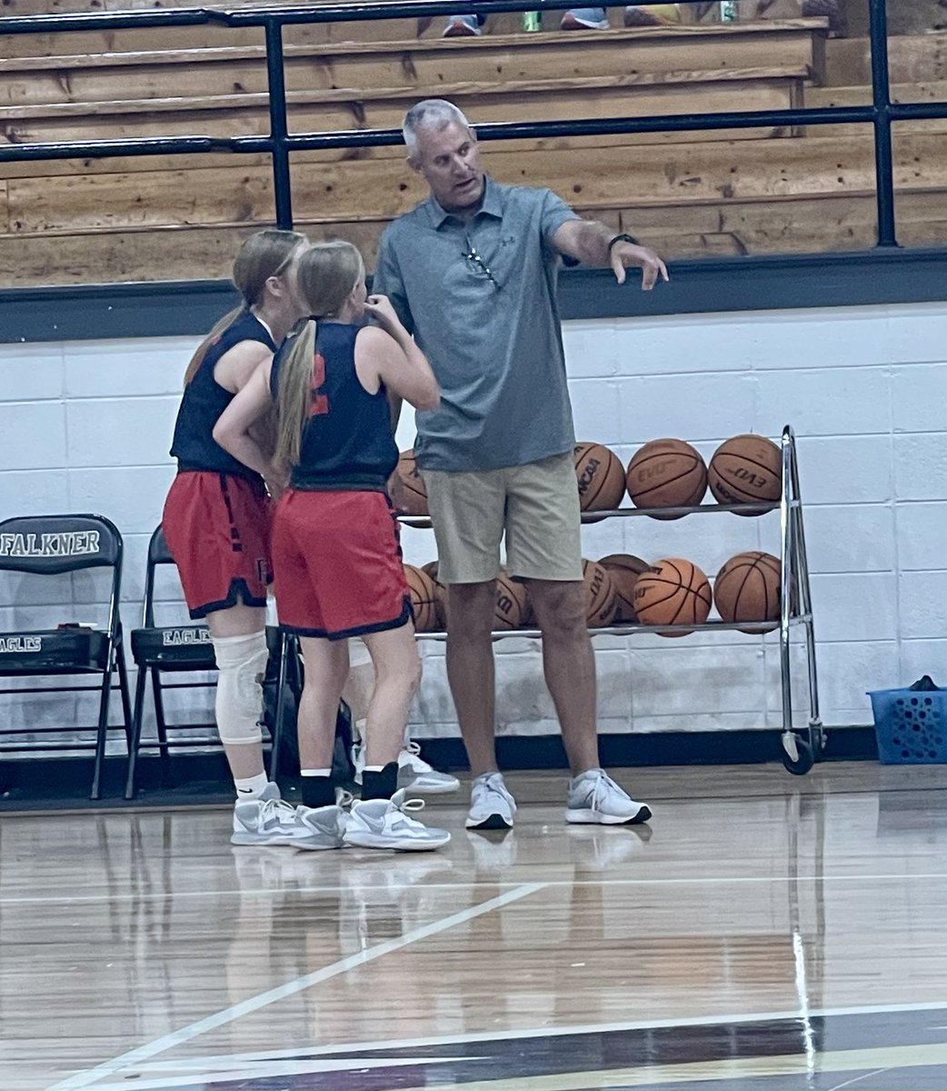 SocialSportsMs's tweet photo. Checking out new Pine Grove coach Roman Doty and the Lady Panthers today https://t.co/fFNWeZMqOu