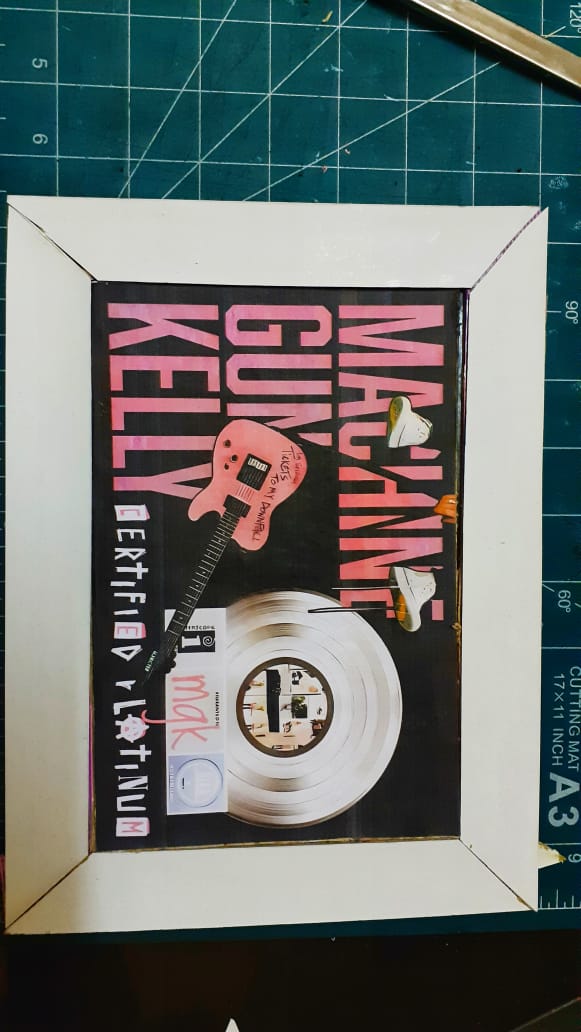 Suryaputra_Ryu's tweet photo. @machinegunkelly @colsoncontent @mgkmagic #machinegunkelley #mainstreamsellout
I made this and hanged it in my room . Lets go EST4Life
Can't wait for the next rap album 😁 https://t.co/jJEmqxqMm3