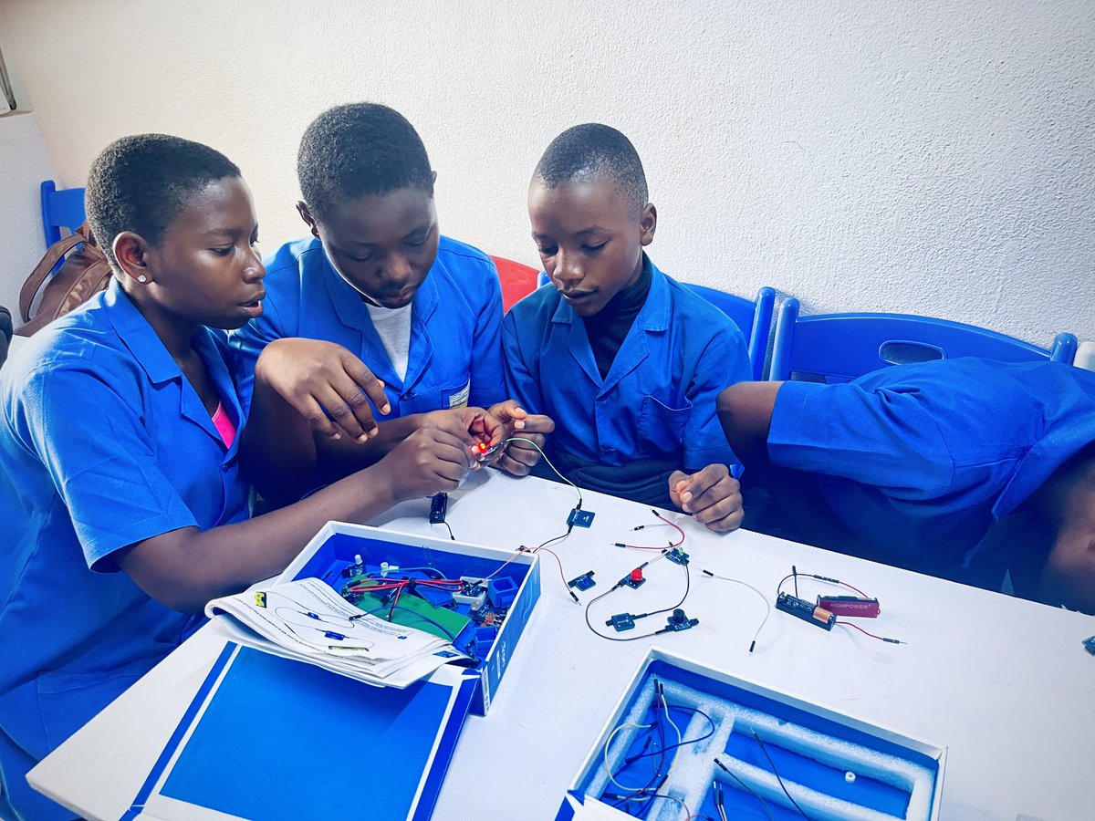 nzometia_n's tweet photo. While we visited some schools to test the #nTron™ Ignite kit, Upper sixth #Science students from BGS Molyko, Buea visited the @nervtek_cii #Makerspace to have ample time to build experiments found in the kit and explore the Makerspace further.
#TransformingEducation #STEM https://t.co/oRp7aXnxtH