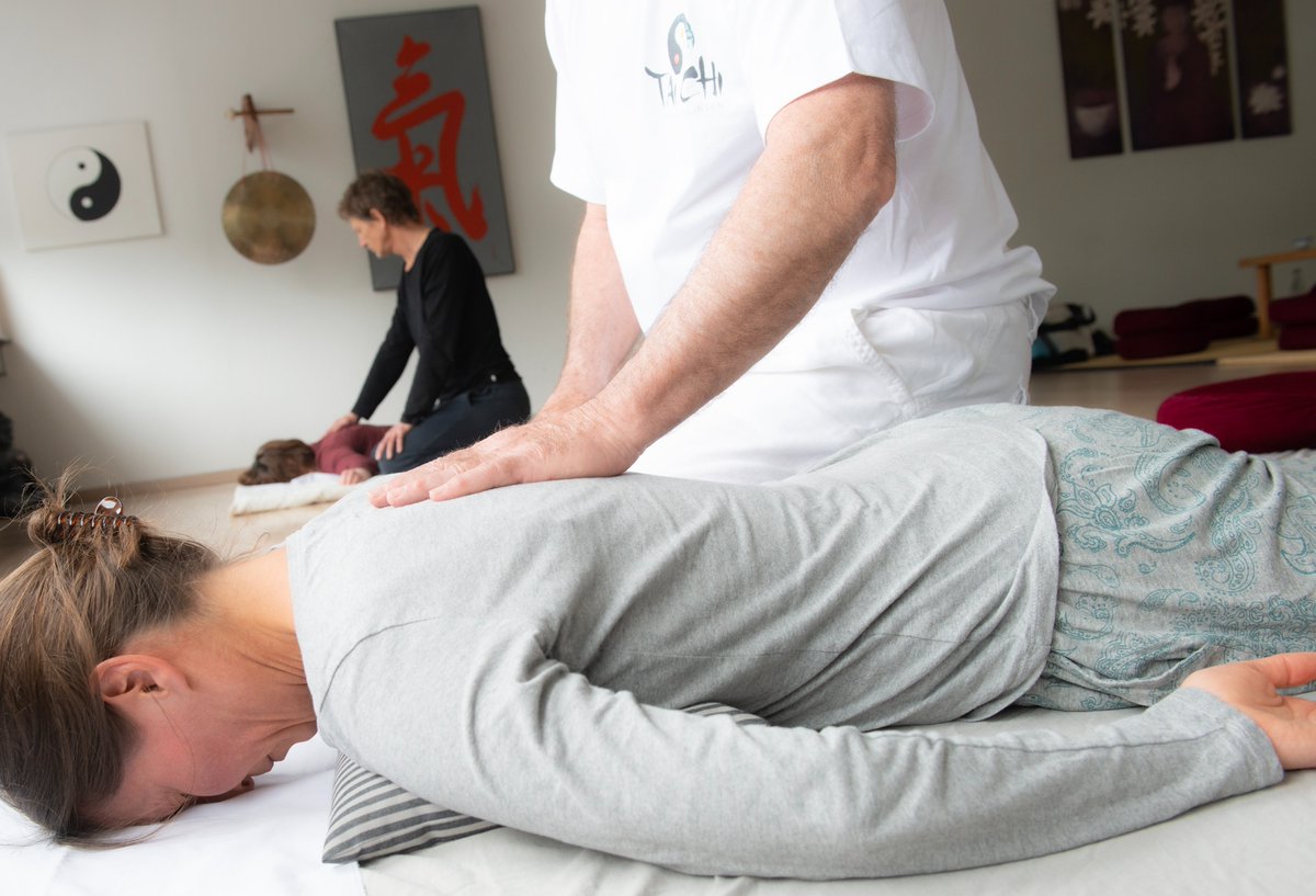 TEsslingen's tweet photo. Neuer HEALTHY TOUCH Workshop Shiatsu!

Mit Shiatsu den eigenen Körper spüren, am 01. Juli Samstag von von 10:00 – 13:00, alles zum Workshop hier! Gerne auch weitersagen.
https://t.co/iALA5nzW6u
#taichiesslingen #taichi #taichichuan #esslingen #shiatsu #iokai #meridiane https://t.co/ifO7mO4AaL