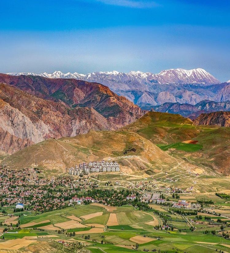 Dik dağların derin vadilerin ilçesi 

Divriği, Sivas 🏔