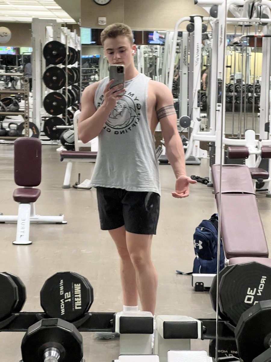 ItsSodaTv's tweet photo. Should I do one final stream? https://t.co/d28Yt7Vy8e
