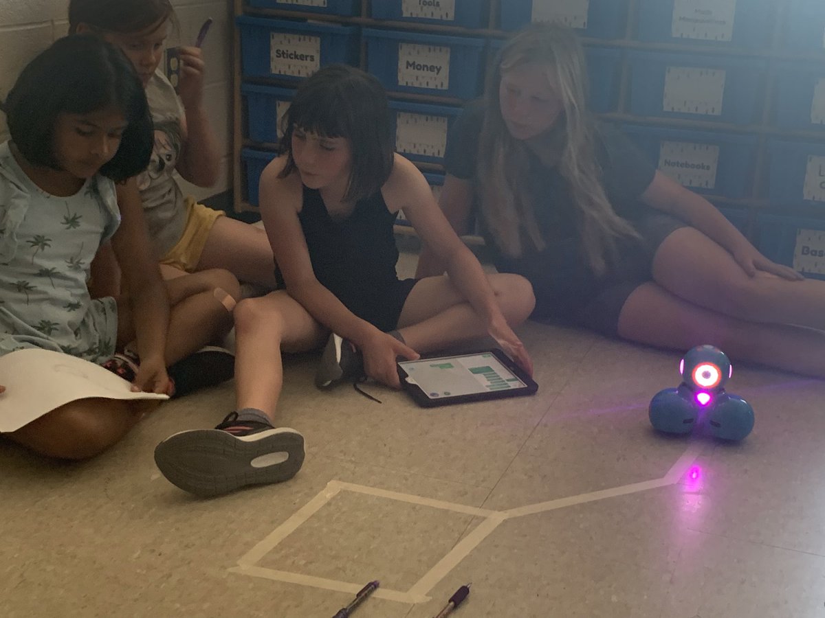 This afternoon we’re partnering with <a href="/OT_Outreach/">Ontario Tech University Engineering Outreach</a>! Ss are using their knowledge of the engineering design process, block code, measurement, and angles to program their Dash and Dot to follow the constellation. 
<a href="/DDSB_STEM/">DDSB STEM</a>