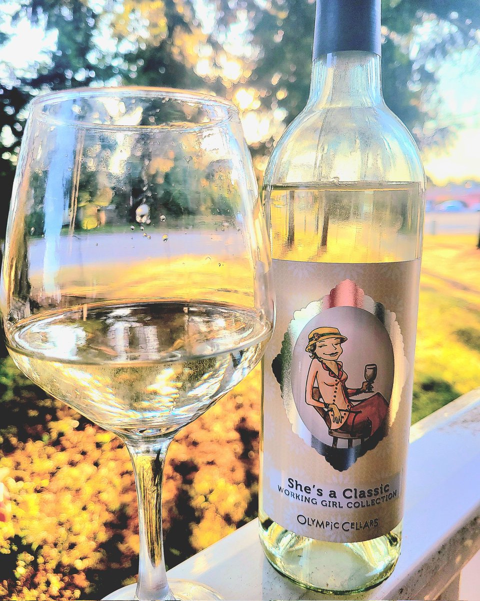 Tonight's #wine is She's a Classic Columbia Valley 2022 White from The #workinggirl line of wines by @olympiccellars 
Who is she? She is a fun blonde that is crisp, refreshing, and floral. A great wine for relaxing with friends, or enjoying with a good meal.