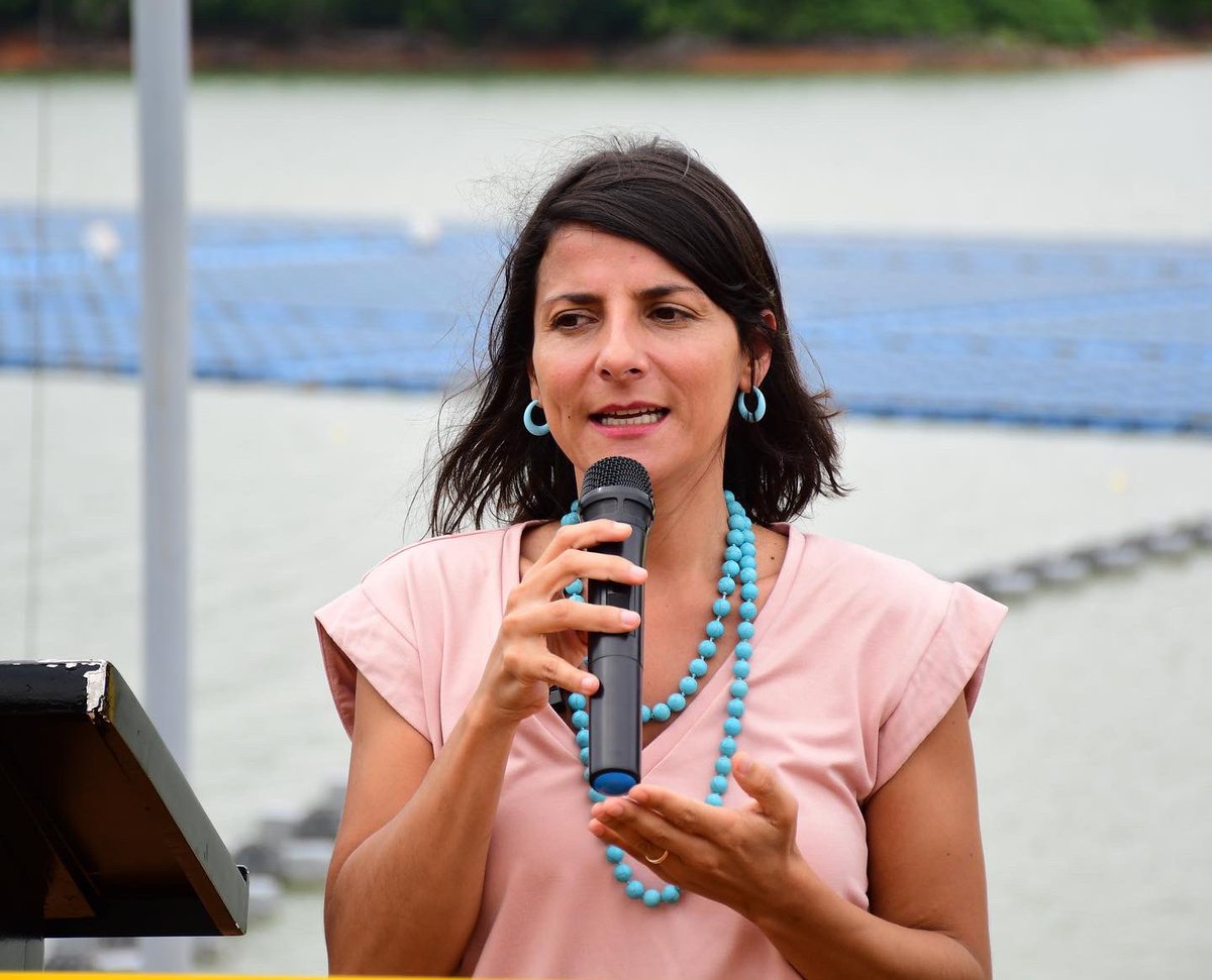 Urragenerador's tweet photo. Inauguramos con la presencia de la
ministra @ireneveleztorres la Planta Solar Flotante AQUASOL en la Central Hidroeléctrica URRA, cuyo principal propósito de su diseño y construcción es de suplir en las horas de sol el consumo de energía de los servicios auxiliares de la Central. https://t.co/gc7AWv2KBY