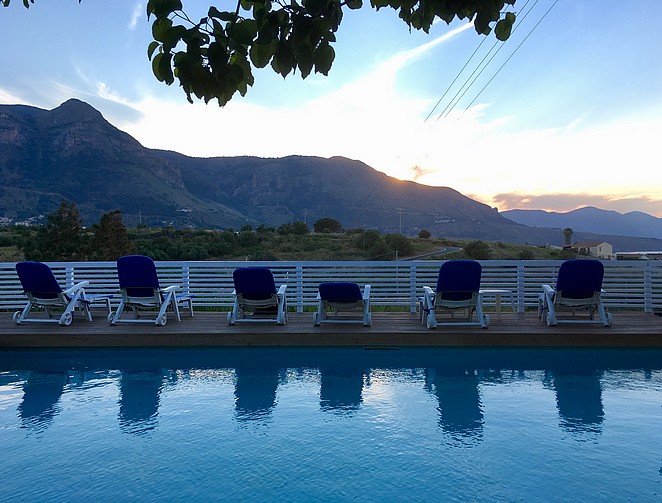 eventjes's tweet photo. De zomer is begonnen! Heb jij desondanks je zomervakantie nog steeds niet geboekt? Geen nood, het overkomt de beste. ;-)
Kijk hier voor heeeeeeel veel #vakantie-inspiratie!
Heerlijke vakantiebestemmingen: https://t.co/zE6moLvAHb #reisblog #followmyfootprints #reistips https://t.co/cWDOopak3K