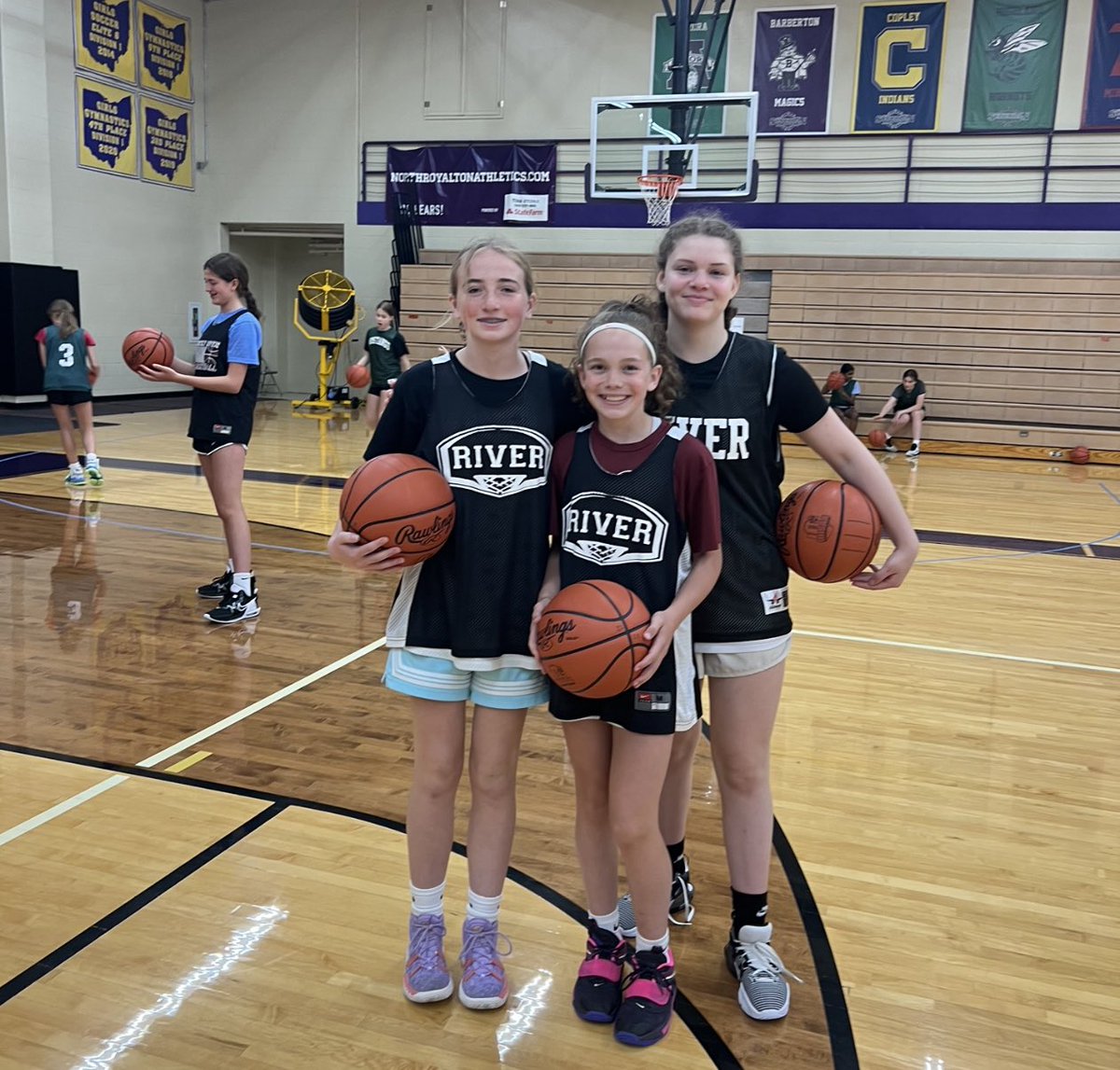 rrhsgirlsbball1's tweet photo. Day #3 of the ALL STATE Junior High Girls Basketball Camp in North Royalton! LOVED working with these girls! No doubt… This is an exciting group with a special future… GREAT JOB! The last video is the moment when we won 5 Spot Shooting! #RRelentless #RRGBsummer23 #Planted https://t.co/Ps6bhBLO3r