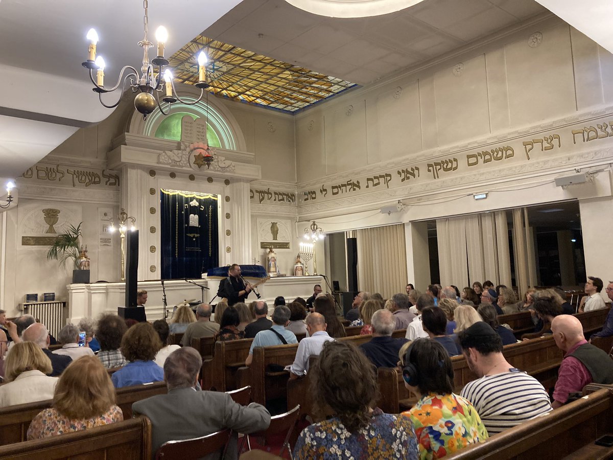 PLInst_Paris's tweet photo. Dans le cadre du @FJuives à la synagogue Copernic #Neoklez nous met en ambiance kleezmer venant droit de Lublin ! https://t.co/6V5mEErrC8