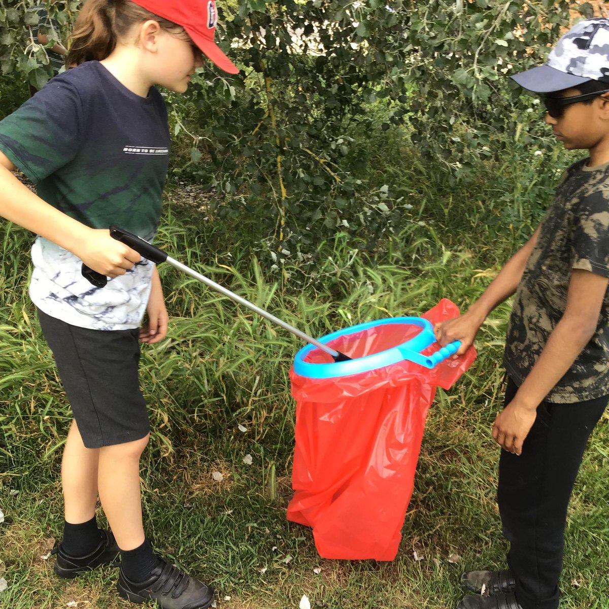 GCA_learning's tweet photo. As part of Green Day, Year 5 pupils led a little pick in our local area. The children did a fantastic job keeping our green spaces clear and tidy. #GCAeco #GCAgreenday #GCAvalues https://t.co/r9oSZ2kP9S