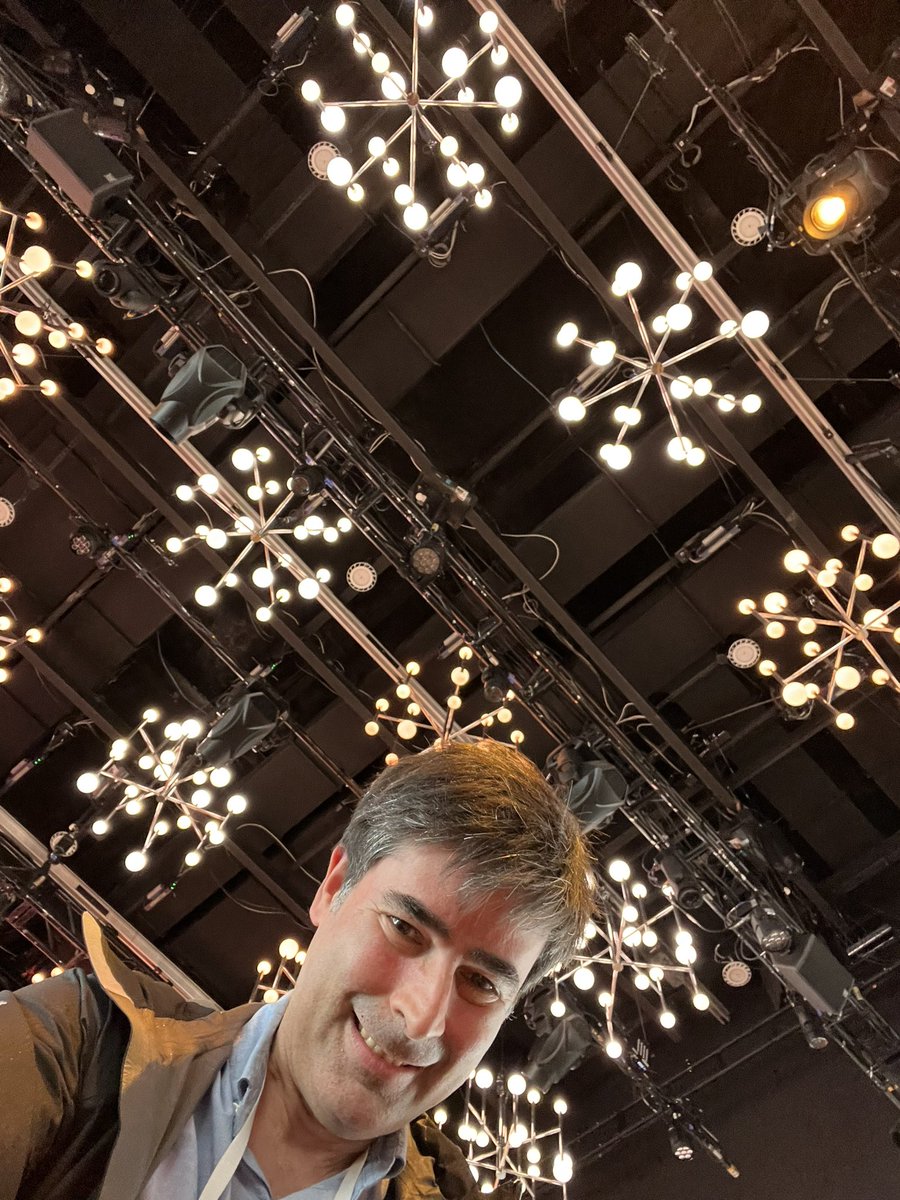 JayKrasnow's tweet photo. When rating a conference, don’t forget the ceiling! 👍✅💰🏁 #NewYorkCity  #MeltwaterSummit And the ceiling here is awesome! https://t.co/lBqzbkMSfv