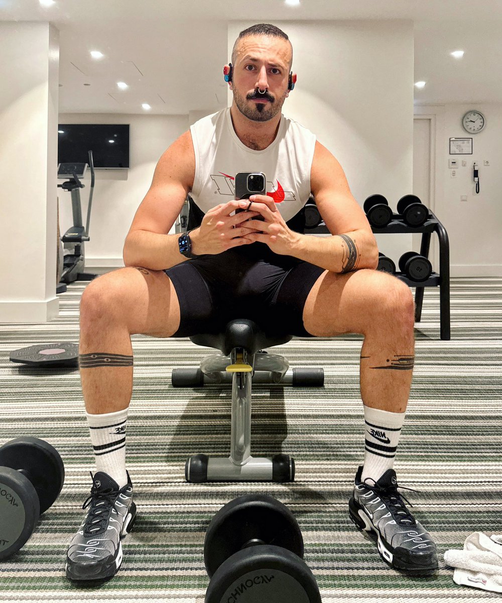 muratsofficial's tweet photo. I do look at the camera sometimes…

#gay #Berliner #gaybeard #moustache #tn #tns #sneakerhead #airmaxplus #gaysneakers #gaysneaker #niketns #prollstyle #proll #sneakerfetish https://t.co/iZrlQCyd5Y