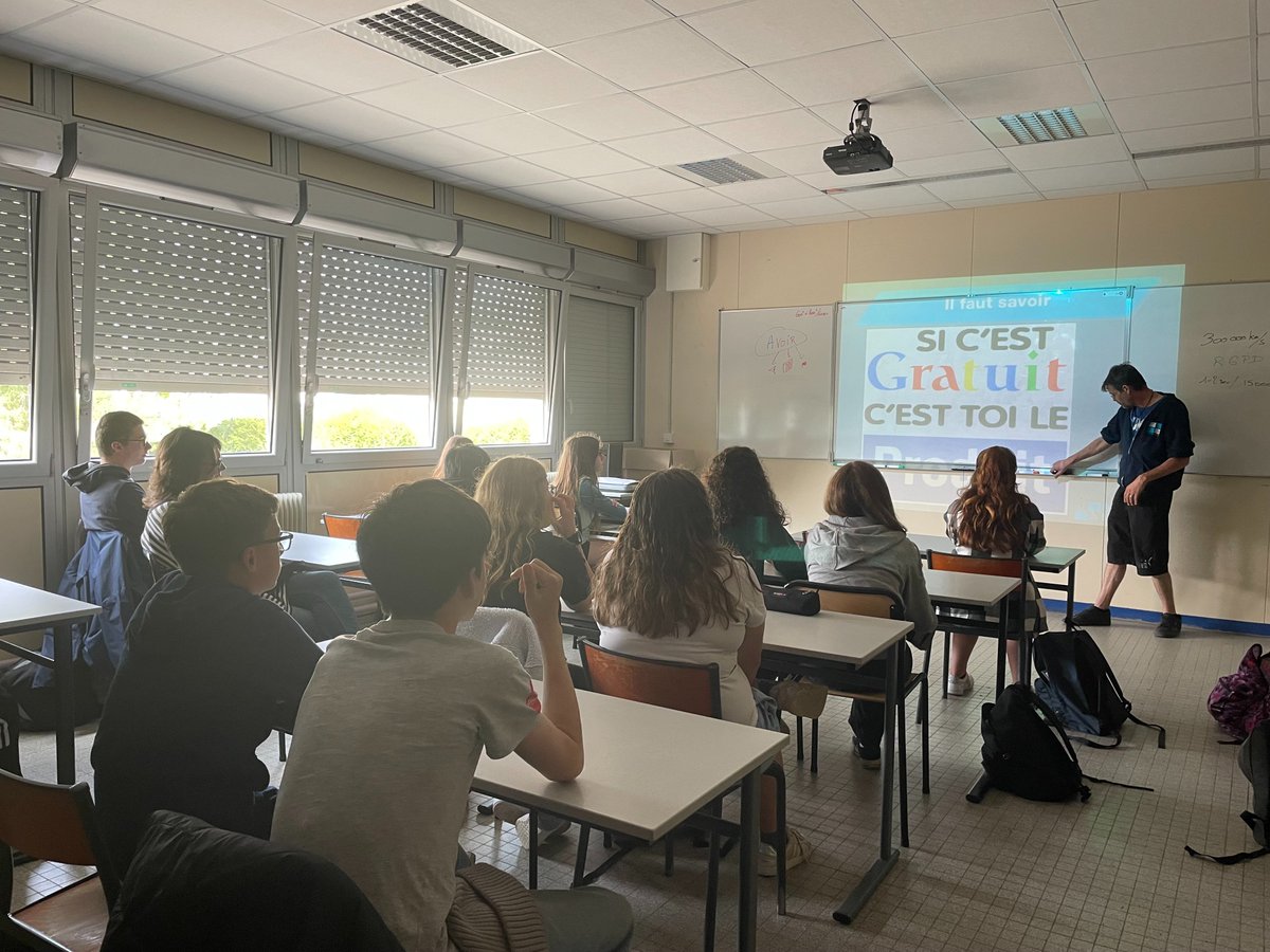 Collège Victor Hugo - Rugles (@hugorugles) on Twitter photo Sensibilisation au #harcelement et au cyberharcèlement pour les 5e du collège <a href="/HugoRugles/">Collège Victor Hugo - Rugles</a> grâce à l'intervention de <a href="/assoGeNum/">Génération Numérique</a> pour l'AAP "Promotion des valeurs de la République et Prévention de la radicalisation" de <a href="/Caf_27_actus/">Caf de l'Eure</a> #TER #NAH
@MoncadaFra
<a href="/Fmarchand_27/">Frédéric Marchand</a> Sensibilisation au #harcelement et au cyberharcèlement pour les 5e du collège <a href="/HugoRugles/">Collège Victor Hugo - Rugles</a> grâce à l'intervention de <a href="/assoGeNum/">Génération Numérique</a> pour l'AAP "Promotion des valeurs de la République et Prévention de la radicalisation" de <a href="/Caf_27_actus/">Caf de l'Eure</a> #TER #NAH
@MoncadaFra
<a href="/Fmarchand_27/">Frédéric Marchand</a>
