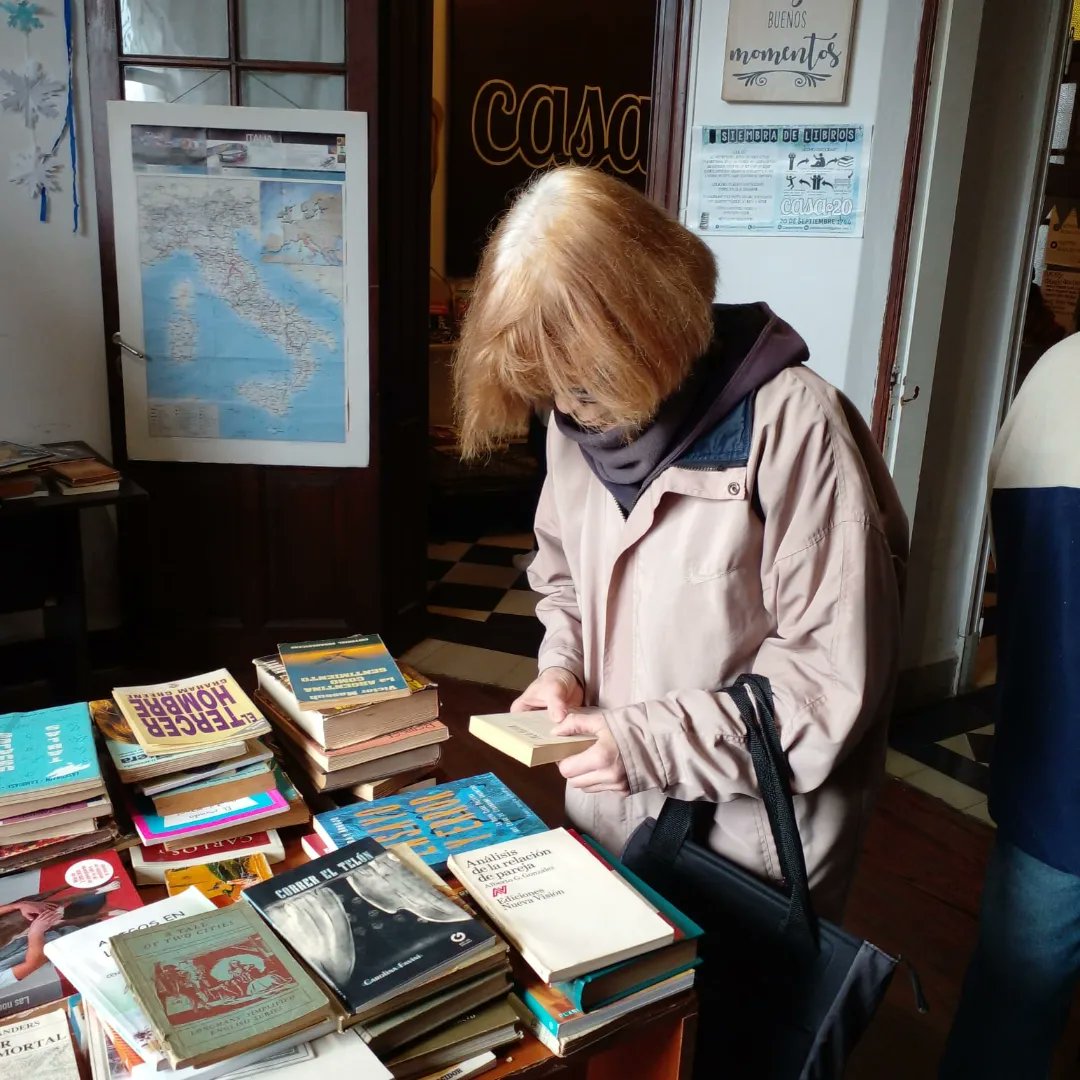 CasadeVeinte's tweet image. En resumen pasaron: 
👥250 personas por nuestra sede
📦30 cajas repartidas en distintas partes de la ciudad
📚3000 libros sembrados
🎙️ 20 medios de comunicación 
📖2 presentaciones de libros en vivo!

¡Gracias a todos!

#SomosCasade20 
#siembradelibrosmdp 
#librosperdidosmdp