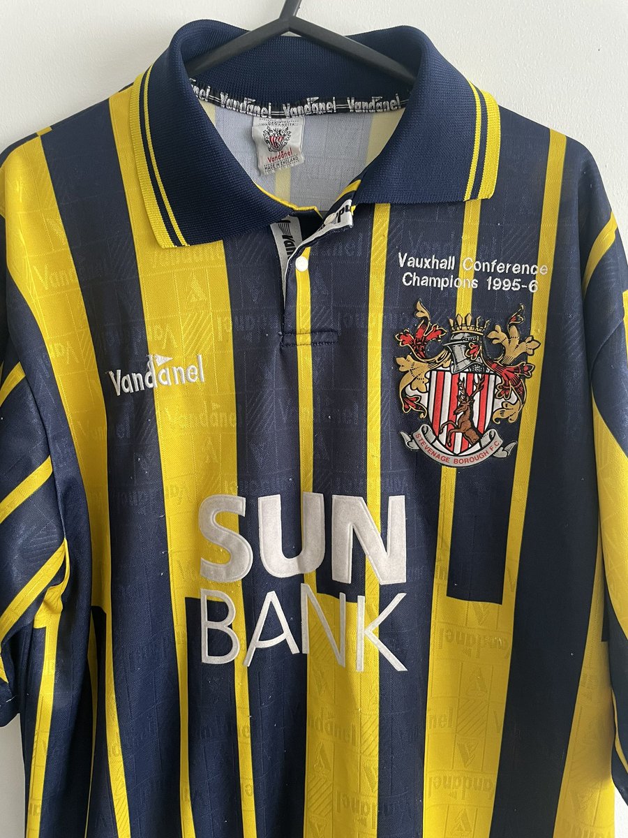 Lewis_TBW's tweet photo. Recently acquired the size needed for my #StevenageFC collection, now a spare up for grabs. 

Stevenage Borough FC 1996/97 Away Shirt Vandanel - Size Medium (46 inch chest, 29 inch length) 👕 

Live on eBay now: https://t.co/TL5KF6Qym1

#KeepItBoro #Sunbank #ClassicShirts #Retro https://t.co/fbxqa4Wa71