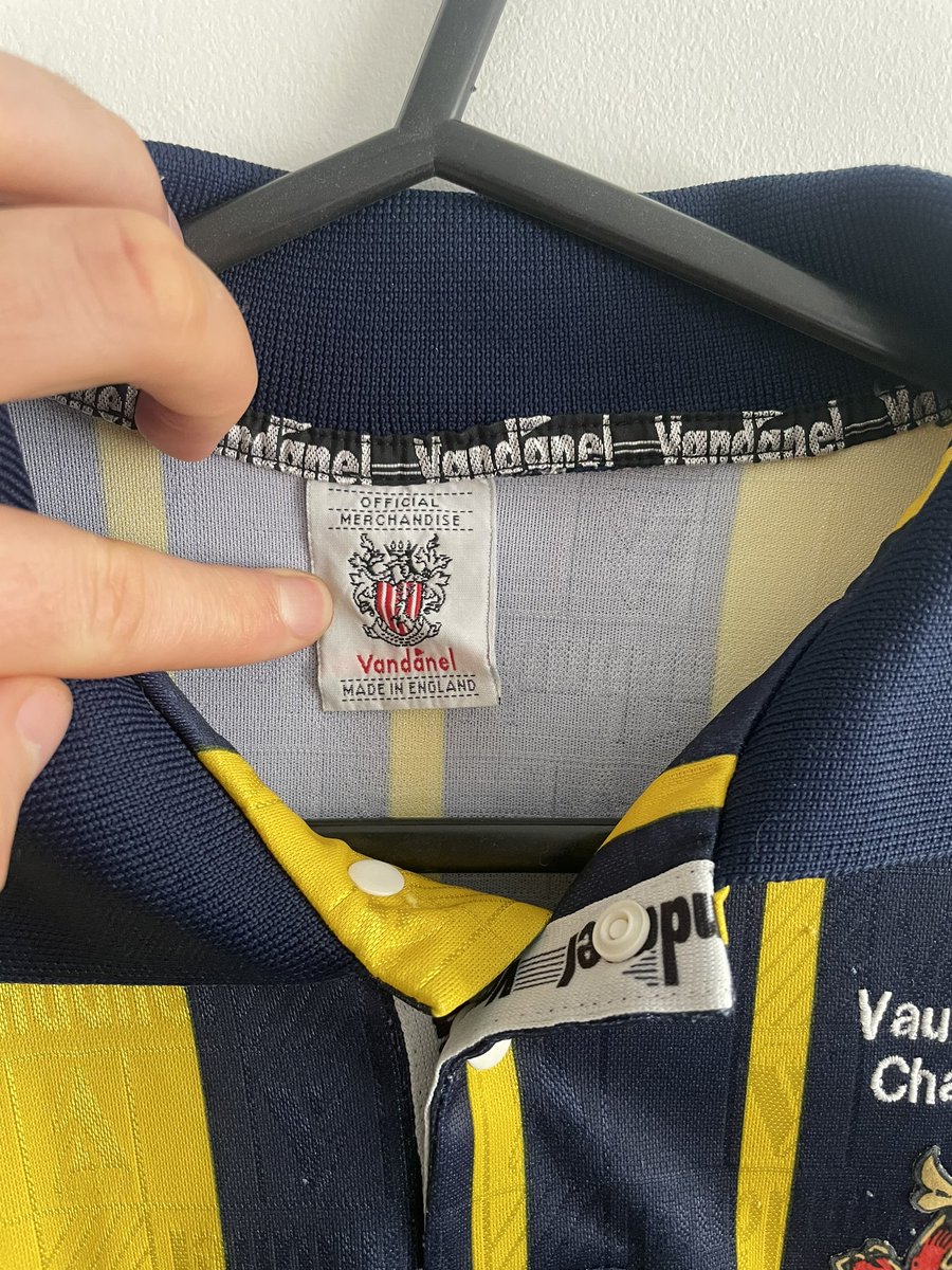 Lewis_TBW's tweet photo. Recently acquired the size needed for my #StevenageFC collection, now a spare up for grabs. 

Stevenage Borough FC 1996/97 Away Shirt Vandanel - Size Medium (46 inch chest, 29 inch length) 👕 

Live on eBay now: https://t.co/TL5KF6Qym1

#KeepItBoro #Sunbank #ClassicShirts #Retro https://t.co/fbxqa4Wa71