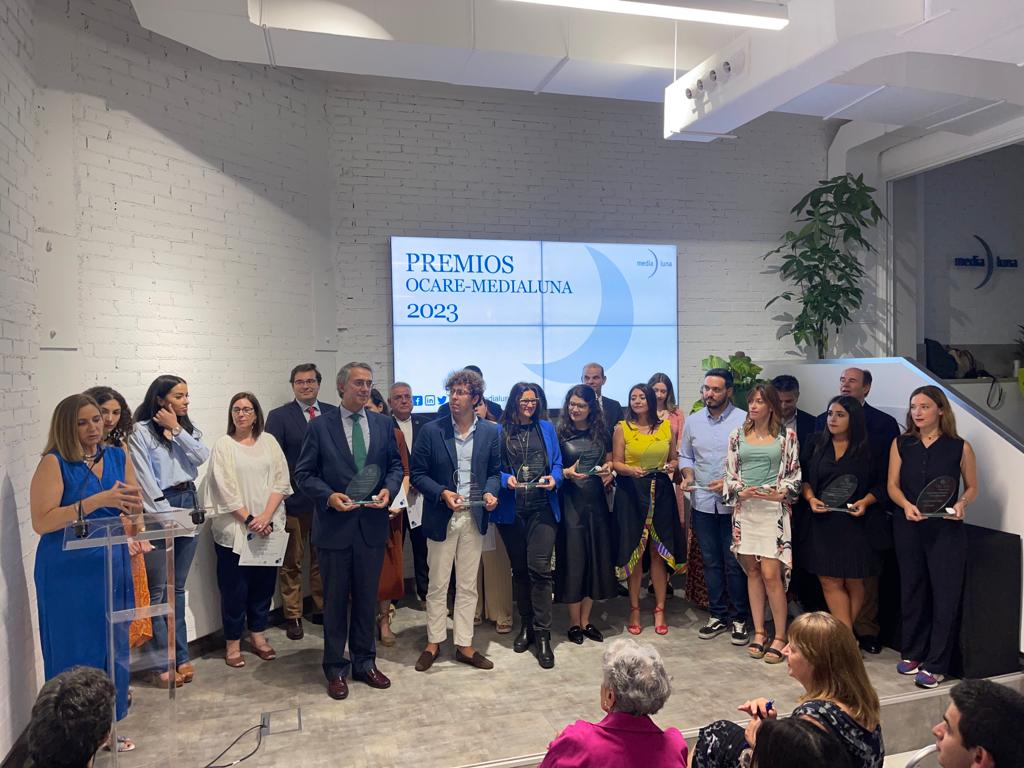 FMBBVA's tweet photo. 🏅¡#PREMIO para el documental 'Después de la lluvia'! 🏆

El cortometraje que ha conmovido a más de 70 mil personas en el mundo ha sido premiado como "Mejor Vídeo de #RSC" en los VII #PremiosOCARE. 

Haz clic aquí para verlo 📽️ https://t.co/L8DMr95NJz 
@hakawatifilm @OcareRSC https://t.co/sknUnIBD9i
