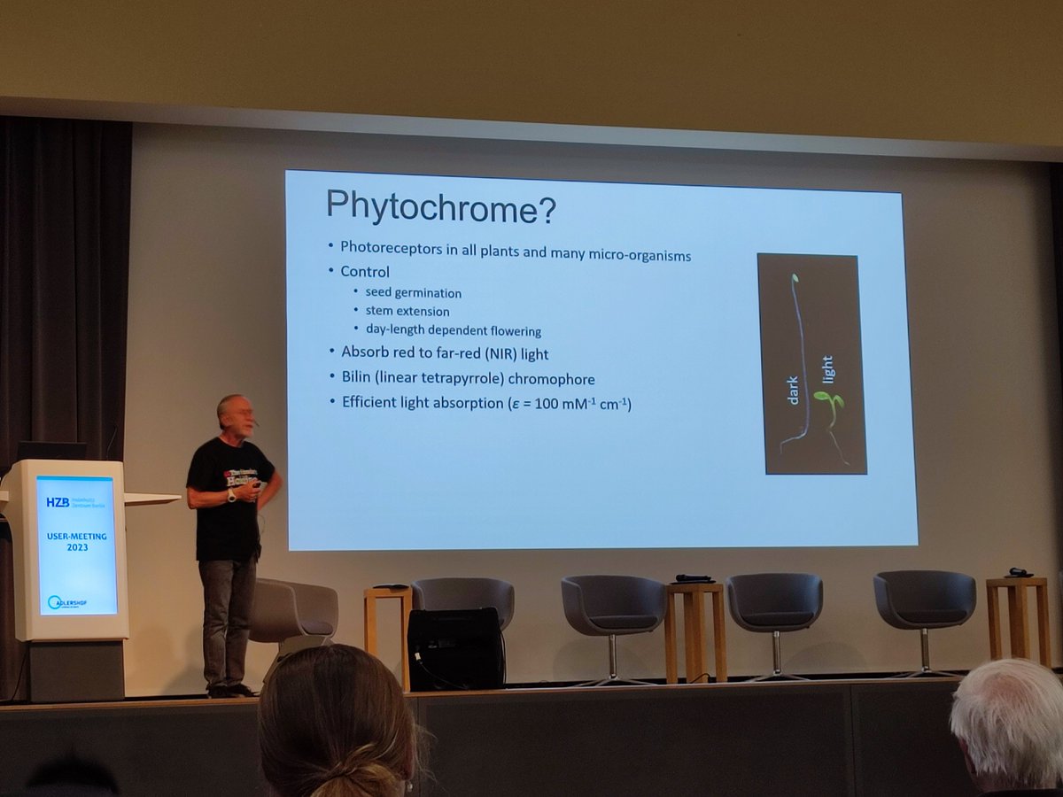 Now at the #BESSYusermeeting: Prof Jon Hughes, one of the users at our MX beamlines, talking about his work on phytochrome and the numerous structures he and his group have solved to understand this protein! @HZB_BESSY @HZBde @berlinscience