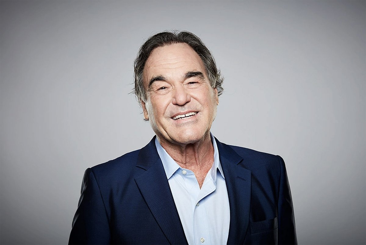 ESE is thrilled to announce that legendary filmmaker, writer, and producer, Oliver Stone, will be joining as guest of honor at the upcoming Graduation Ceremony and Gala in Madrid.

In recognition of his exceptional contributions to the art of filmmaking, as well as for