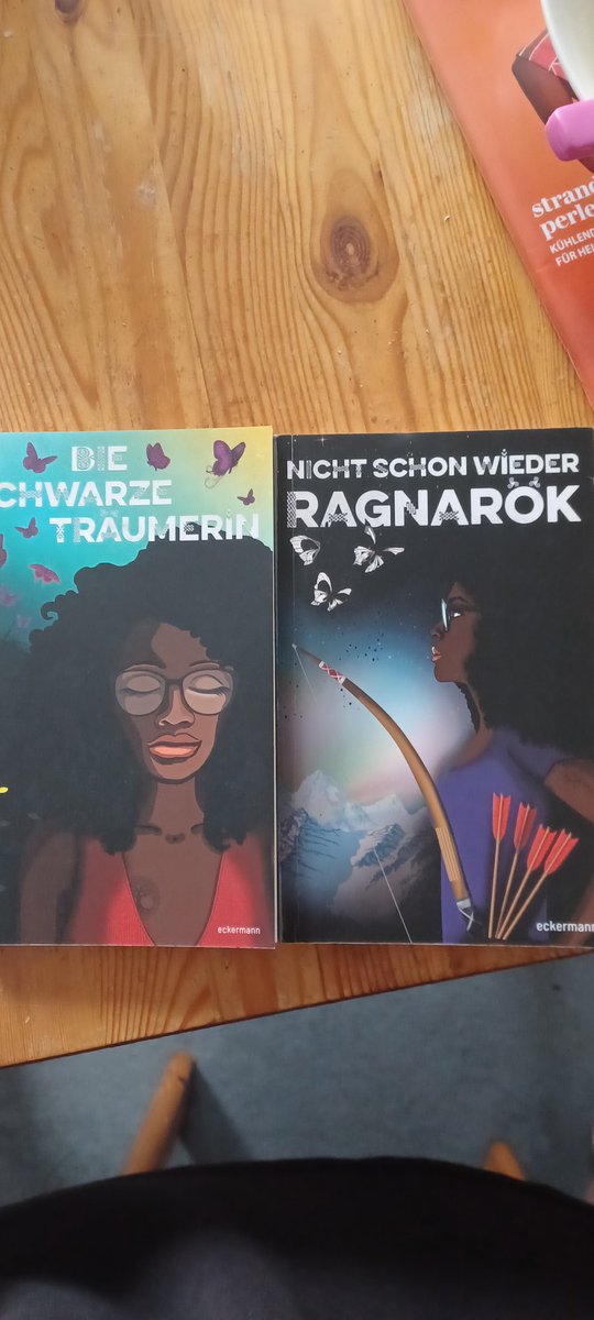 AlexandraBoisen's tweet photo. @feireficia 

Vielen lieben Dank  🙂
Ich hab da gar nicht mehr dran gedacht 

Die beiden Bücher habe ich im Rahmen meiner Tätigkeit  für mein #sensitivityreading bekommen 

Ich freue mich sehr drüber 
@SenReadingDE 
Wer ein solches zum Thema #Trans sucht, kann sich gerne bei mir https://t.co/eB55PO9CJg