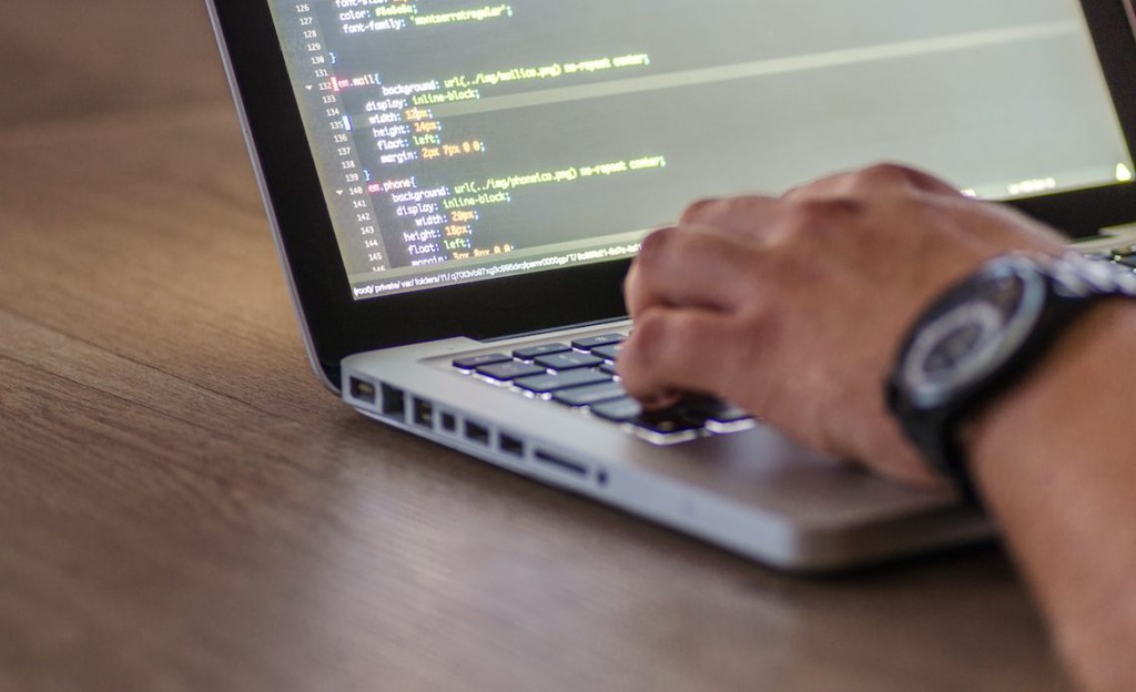 LinksforceAus's tweet photo. Development limitations: Cross-platform mobile app development may have certain development limitations that could affect the functionality and user experience of the app, which could be better implemented on a native app.

Read more 👉 https://t.co/FsYkNCALnj

#Business https://t.co/k1R7mCr06t