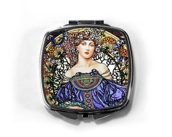 I've sold four of this stunning lady this week... I'm a huge fan of Alphonse Mucha and it seems others are too! This vintage-style compact costs just £12.99 and you can buy it from here: bit.ly/40GuUjG

#MHHSBD #alphonsemucha #vintagestyle #compactmirror #beautytool