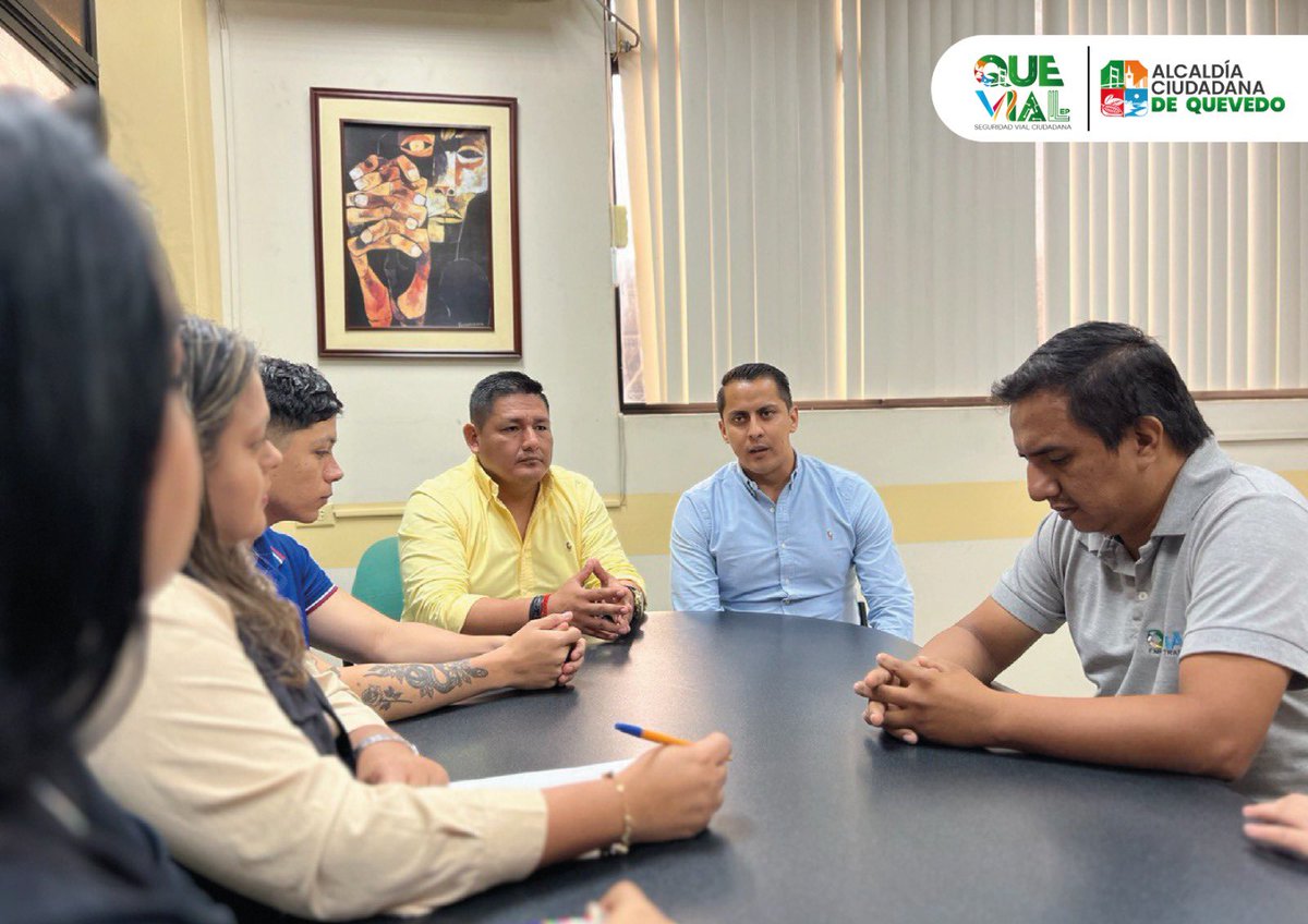 QUEVIAL_EP's tweet photo. #QUEVIALinforma || El Ing. Byron Mera Chichande, fue designado hoy como nuevo Director de la Terminal Terrestre de Quevedo; es un profesional con amplia experiencia en el sector que se suma al fortalecimiento de la transportación en la ciudad. 

¡Seguridad Vial Ciudadana! https://t.co/WoGKuDMbk8