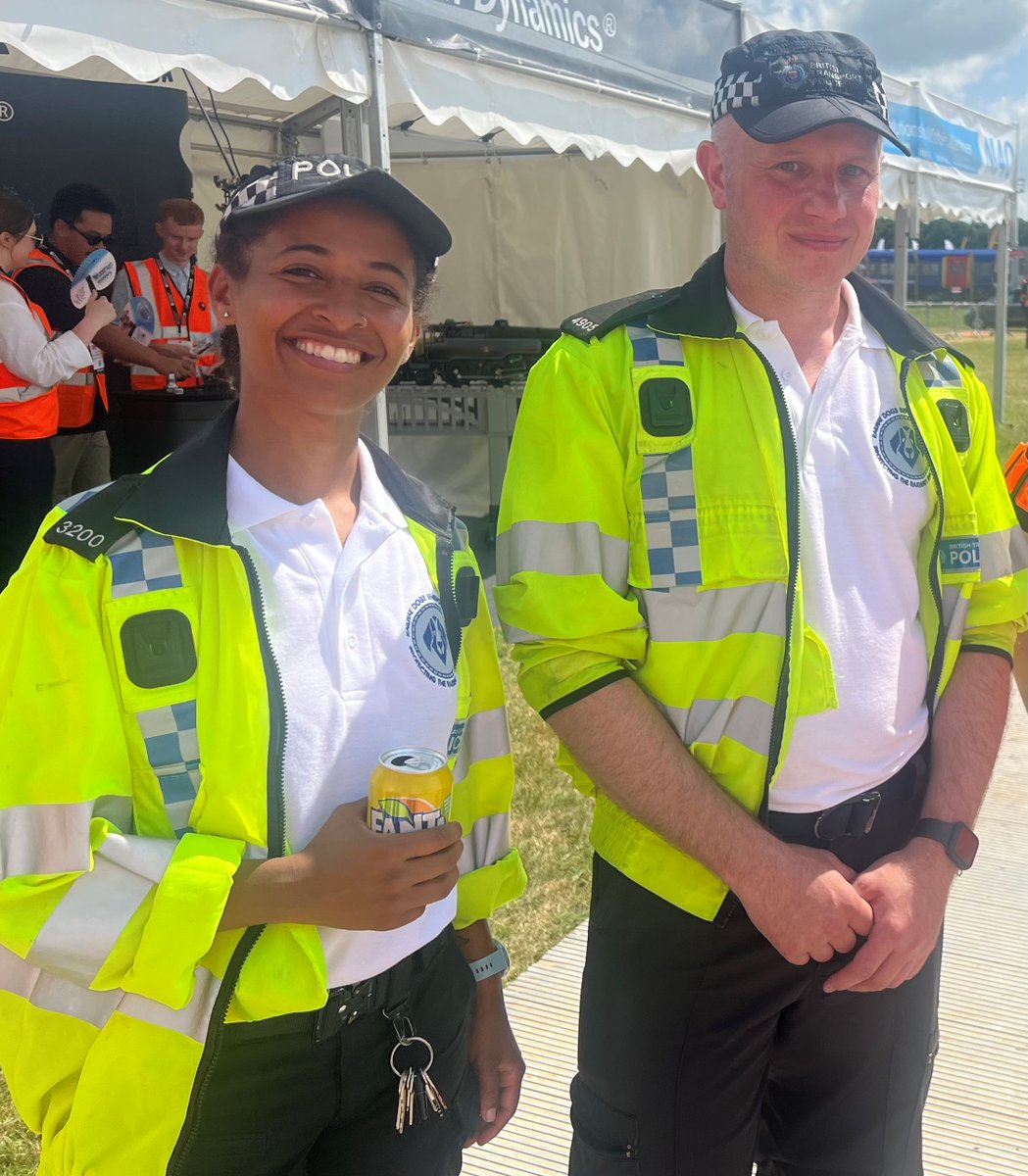 Today, our team is at #RailLive2023 meeting customers and learning how we can help #RailWorkers carry their safety #technology. Proud to see our #KlickFast Docks being worn by the #BritishTransportPolice’s dog team looking after retired police dogs for the @RailDogsFund 🐕‍🦺