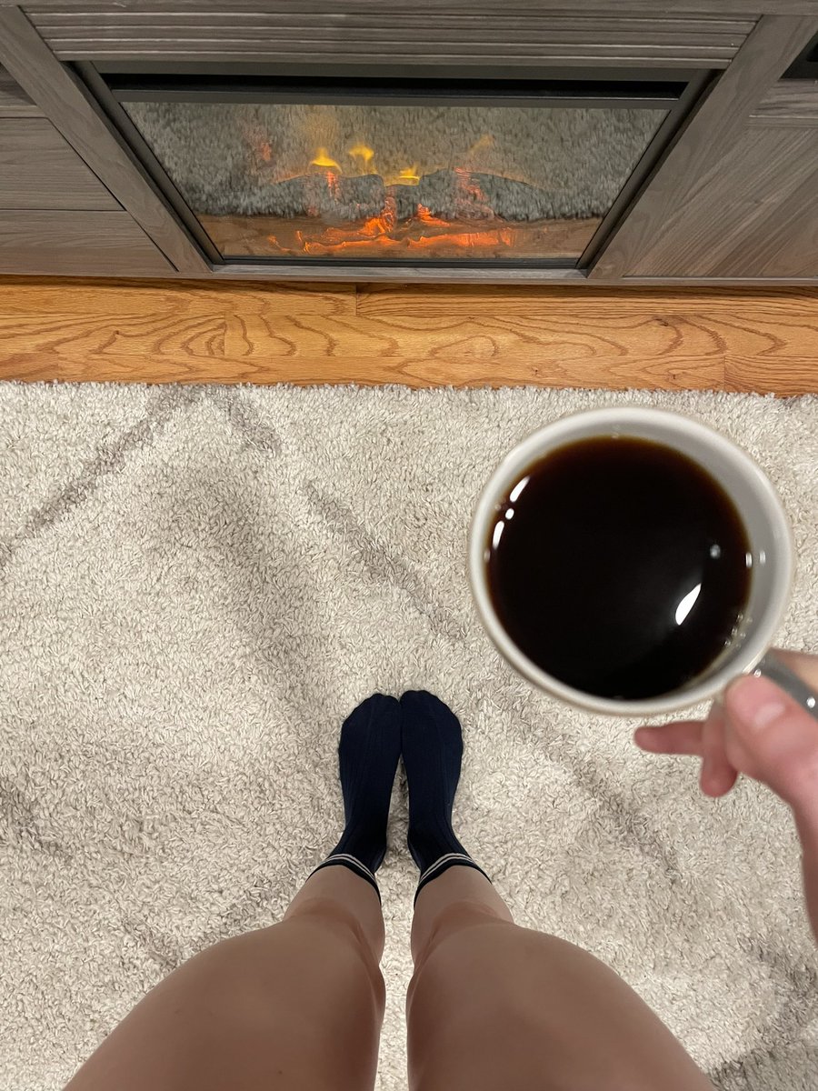 CaleCrypto's tweet photo. Gm a coffee leg pic a day keeps the doctor away https://t.co/hPiVUyMArk
