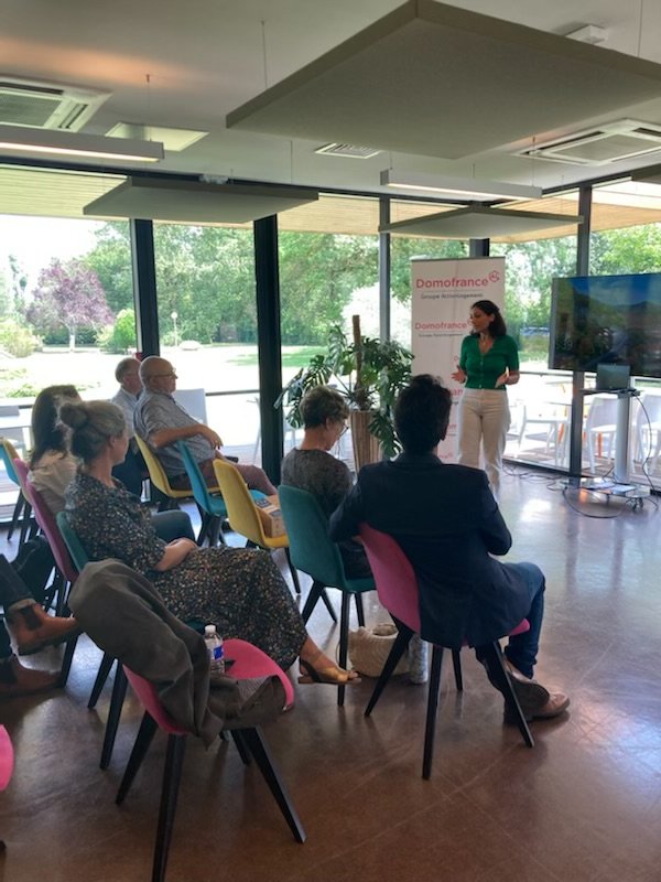 Bdx_Technowest's tweet photo. 📣 Les #startup de la Techopole pitchent chez notre partenaire Domofrance !

🗝️ La #RSE, une thématique clé au cœur de la stratégie de Domofrance.

🔟 startups accompagnées par @Bdx_Technowest   présentent leur solution à la Direction et aux collaborateurs de Domofrance👏 https://t.co/72khYJ4IBN