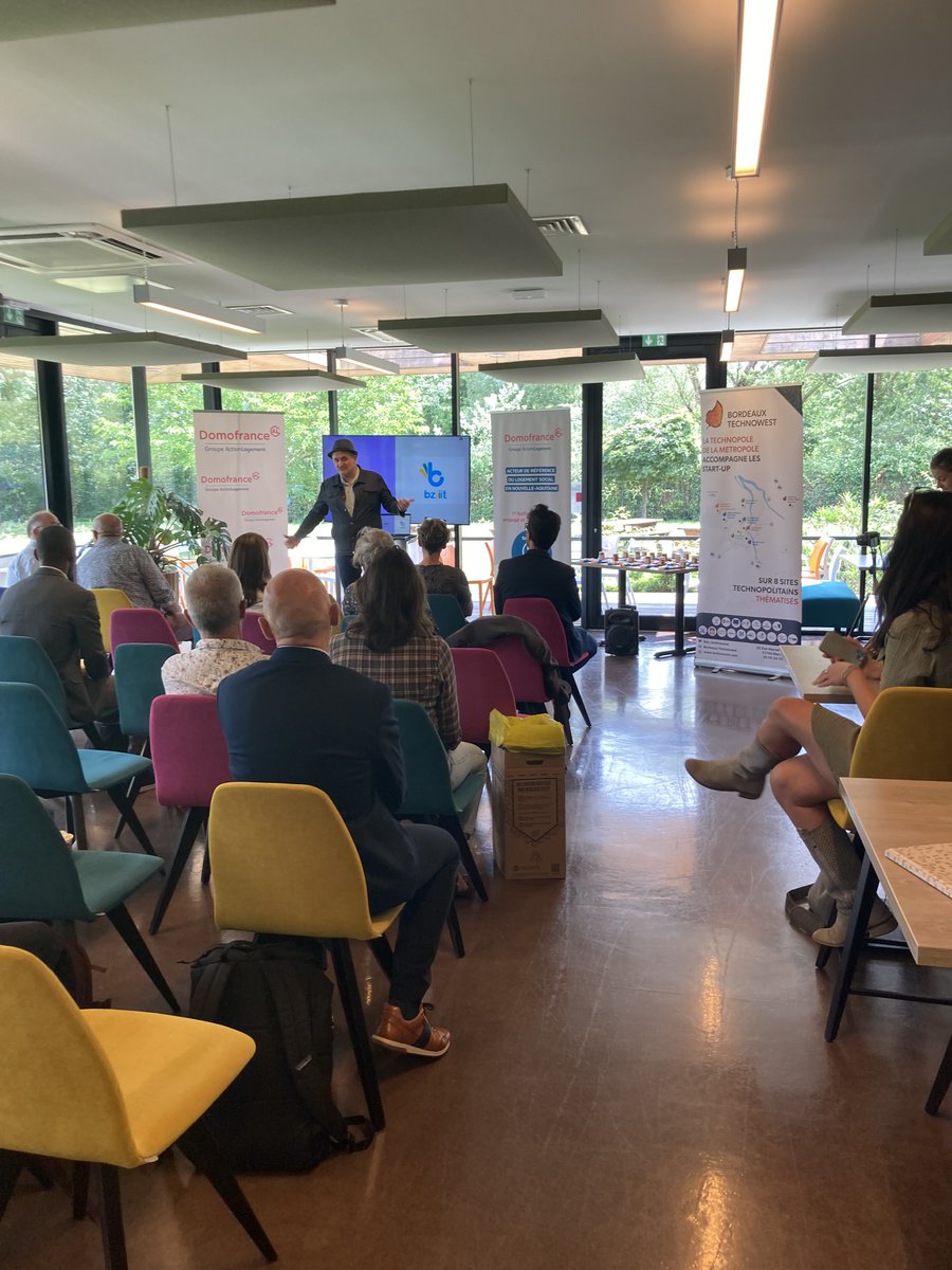 Bdx_Technowest's tweet photo. 📣 Les #startup de la Techopole pitchent chez notre partenaire Domofrance !

🗝️ La #RSE, une thématique clé au cœur de la stratégie de Domofrance.

🔟 startups accompagnées par @Bdx_Technowest   présentent leur solution à la Direction et aux collaborateurs de Domofrance👏 https://t.co/72khYJ4IBN