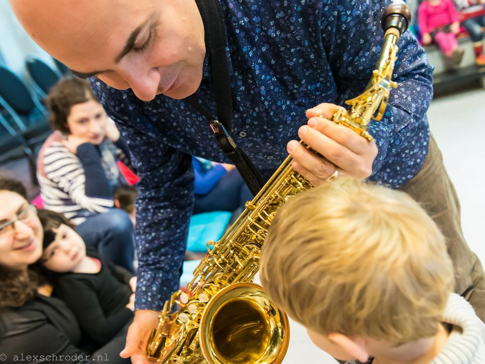 Lekker luisteren of ongedwongen zingen en bewegen, begeleid door verschillende instrumenten. Een heerlijke muzikale start van de zaterdagochtend voor zowel kind als papa en mama! Op zaterdag 24 juni van 10.00-10.45 uur in @dbieb #cityproms2023
