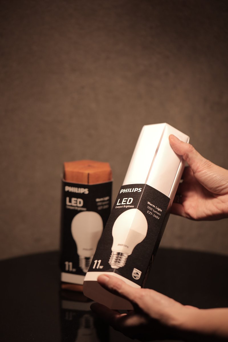 YewHanyee's tweet photo. Here's an update on some detail shots of the sustainable lightbulb packaging.

https://t.co/HClXO6WskB

#Sustainablepackaging #Lightbulbpackaging #Kancilsilveraward https://t.co/Rj8l3qUnG7