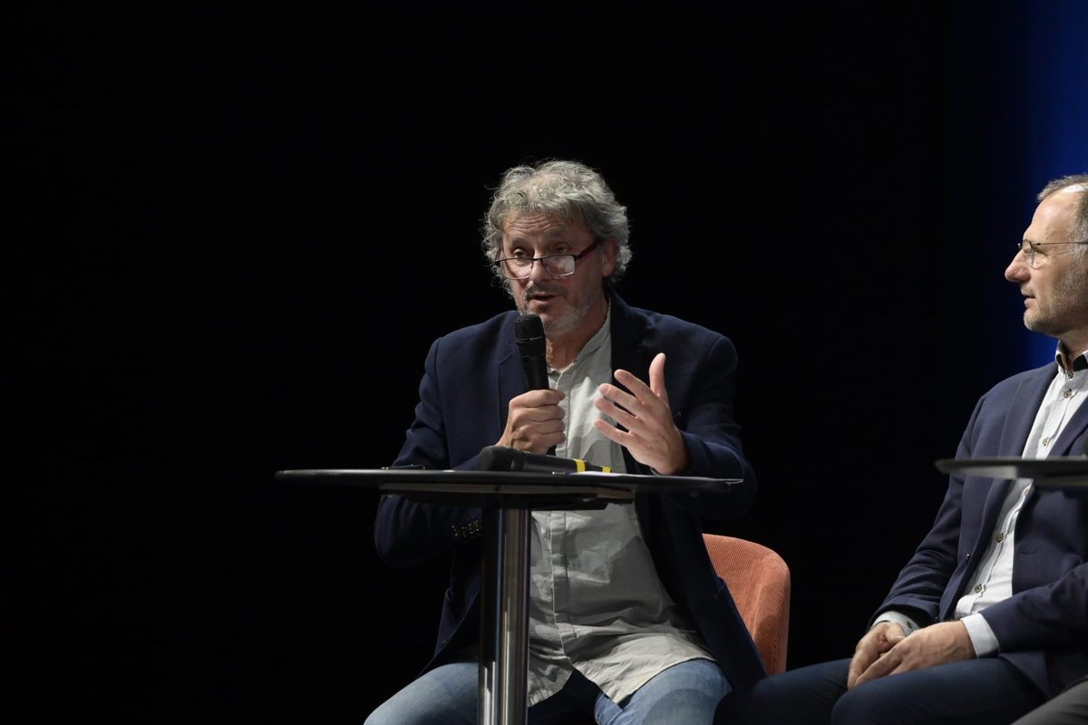 Attractivité des #métiers : <a href="/CecileCeclaubea/">Cécile Beaudonnat</a>, T. Toffoli
&amp; Eric Le Dévéhat sont revenus sur des travaux menés par la CAPEB : livre blanc sur les TPE artisanales du #btp &amp; la génération Z, actions sur la prévention, la féminisation &amp; participation aux <a href="/WorldSkills/">WorldSkills</a>. #JPC2023