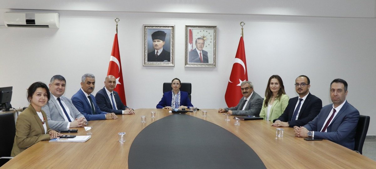 TCBAKKA's tweet photo. .@TCSanayi @KalkinmaAjansGM koordinasyonunda 2023 #SOGEP kapsamında @tcbartinvalilik Vali Dr. Nurtaç Arslan, Ajansımız ve @bartintso arasında Üretimden Pazara: Modern Seralara Kadın Eli” projesine ilişkin destek sözleşmesi imzalandı. 

https://t.co/tIAInsmoby

#SOGEP https://t.co/80ZHyxMYhV