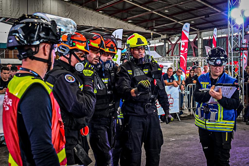 pompiers78's tweet photo. [#Challenge] Premier passage de l’équipe secours routier ce jour. Bravo à eux 👏🏻
Ils passeront leur deuxième épreuve demain à 17h35. @Extrac78 https://t.co/mKHvVyTxHX