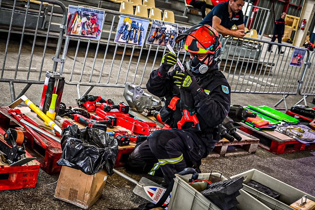 pompiers78's tweet photo. [#Challenge] Premier passage de l’équipe secours routier ce jour. Bravo à eux 👏🏻
Ils passeront leur deuxième épreuve demain à 17h35. @Extrac78 https://t.co/mKHvVyTxHX