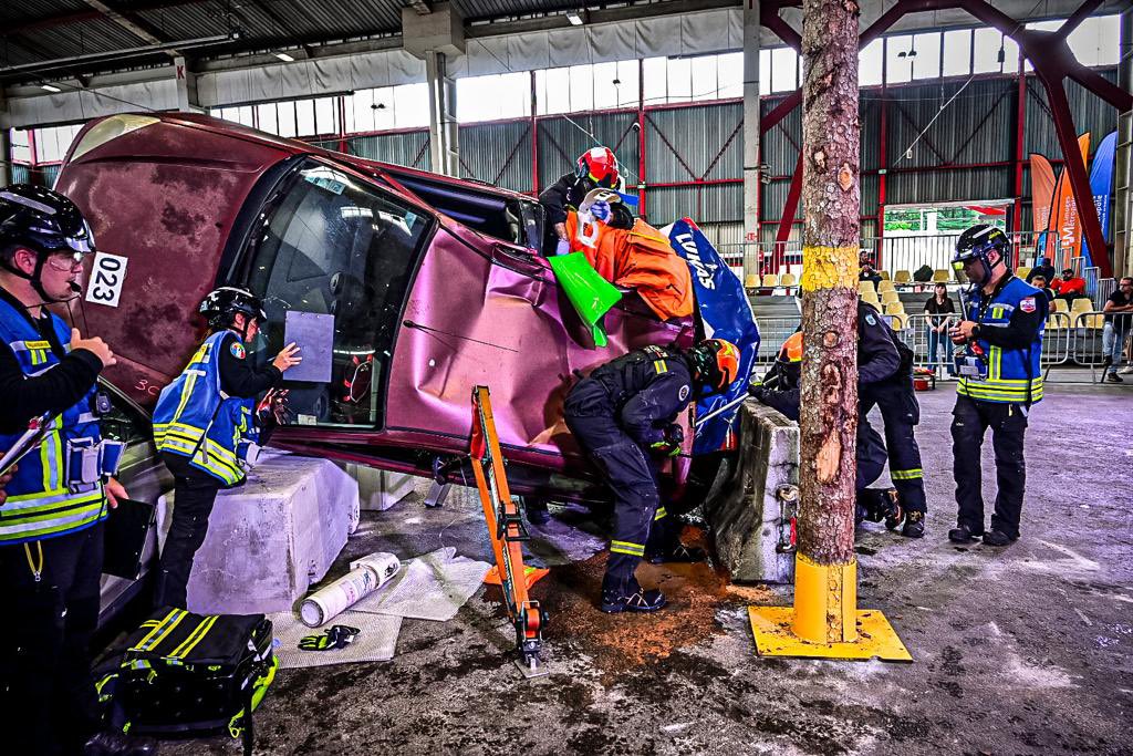 pompiers78's tweet photo. [#Challenge] Premier passage de l’équipe secours routier ce jour. Bravo à eux 👏🏻
Ils passeront leur deuxième épreuve demain à 17h35. @Extrac78 https://t.co/mKHvVyTxHX