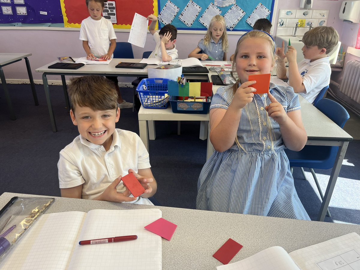 PCPPenguins's tweet image. Finding right angles! 📐 #pcpmaths