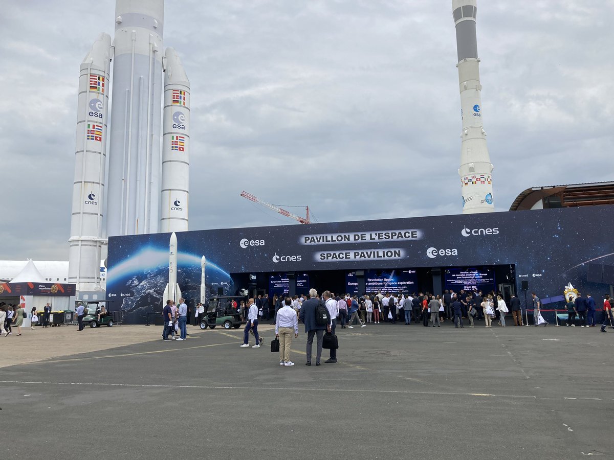Mikael Frisell (@mikaelfrisell) on Twitter photo Lyckad #ParisAirShow2023! Stort fokus på Integrated Air and Missile Defence i Europa. Möte med leverantörer och Frankrikes NAD <a href="/DGA/">Direction générale de l'armement 🇫🇷</a>. 🇸🇪🇫🇷-samarbetet utvecklas hela tiden. Det började i arméområdet och nu förs det även diskussioner i både marin- och flygområdet. #fmv #svfm #säkpol Lyckad #ParisAirShow2023! Stort fokus på Integrated Air and Missile Defence i Europa. Möte med leverantörer och Frankrikes NAD <a href="/DGA/">Direction générale de l'armement 🇫🇷</a>. 🇸🇪🇫🇷-samarbetet utvecklas hela tiden. Det började i arméområdet och nu förs det även diskussioner i både marin- och flygområdet. #fmv #svfm #säkpol