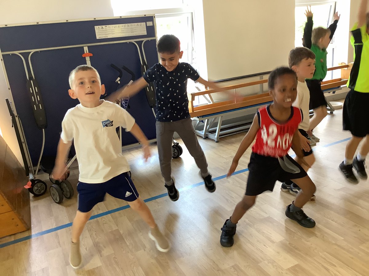 OABroadoak's tweet image. 2GY completing their fitness circuit this morning! #y2 #2GY