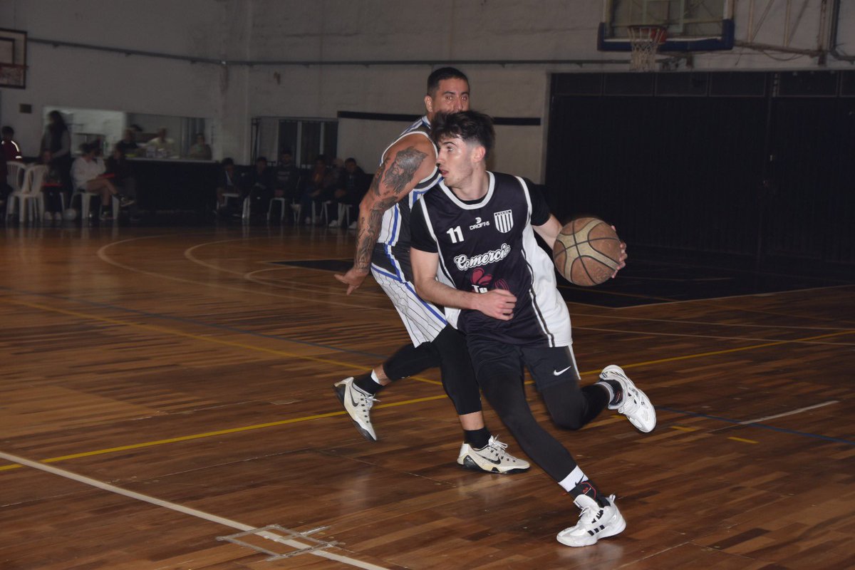 nachofortain11's tweet photo. Listos para el siguiente desafío 🤘🏻🏀🔜 https://t.co/XAaCDpQfSf