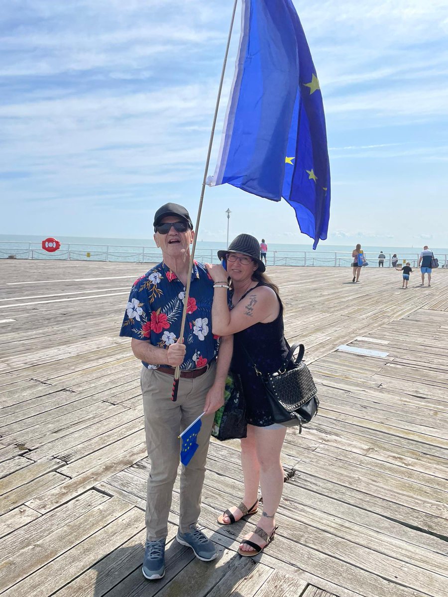 EUflagmafia tweet picture