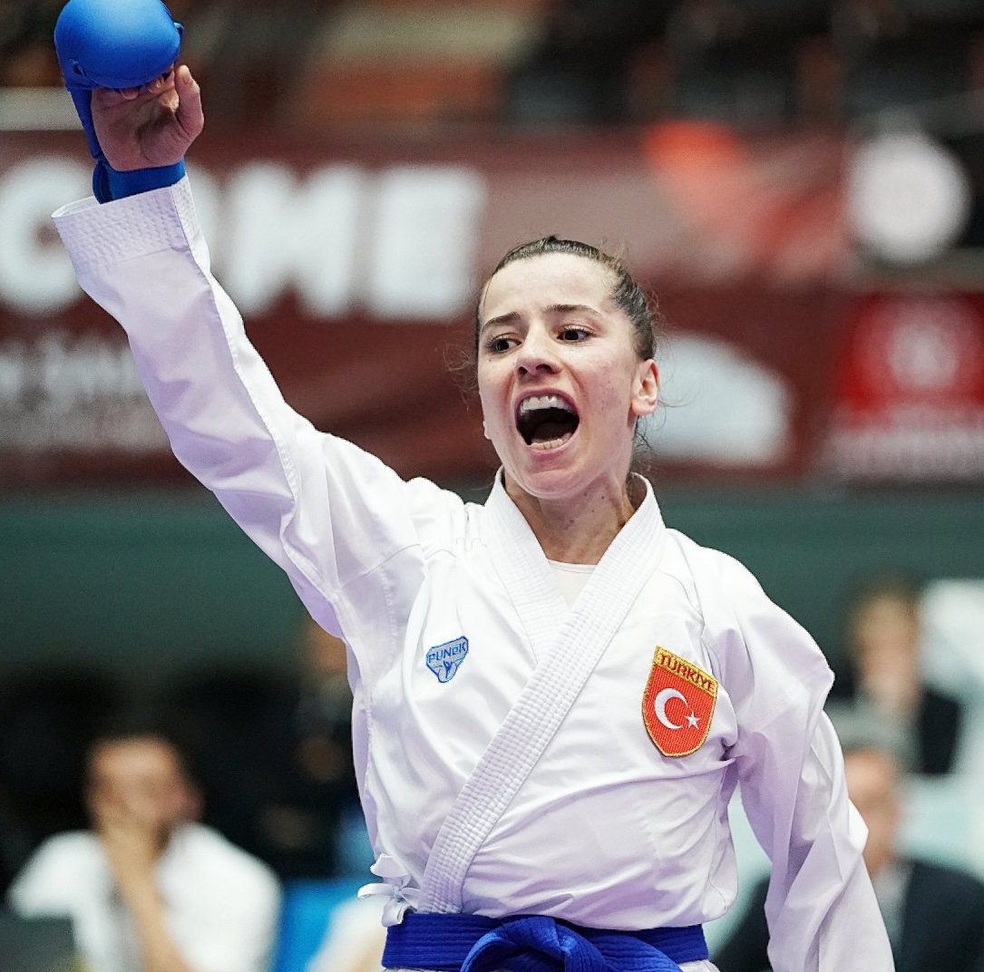 trtsporyildiz's tweet photo. 🇹🇷 Serap'tan bronz madalya! 🥉 

🥋 Avrupa Oyunları'nda karate kadınlar kumite 50 kg'da ülkemizi temsil eden milli sporcumuz Serap Özçelik Arapoğlu, organizasyonu üçüncü olarak tamamladı.

Tebrikler Serap! 👏 https://t.co/ul8Vmmza6z