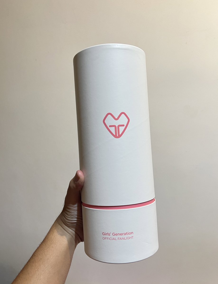 thealdrincore's tweet photo. First kpop lightstick 💕 #SonesPH #SonePH #GirlsGeneration https://t.co/fQGRM7STtX