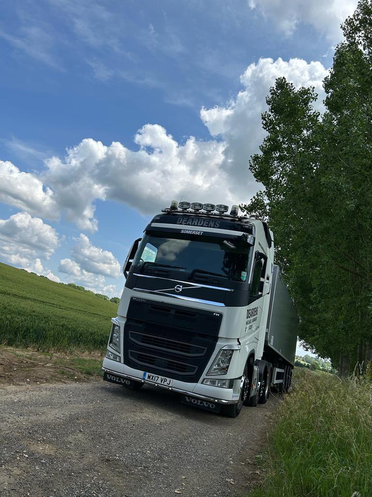 What no traffic Wayne - #DeardensHaulage #britishfarming