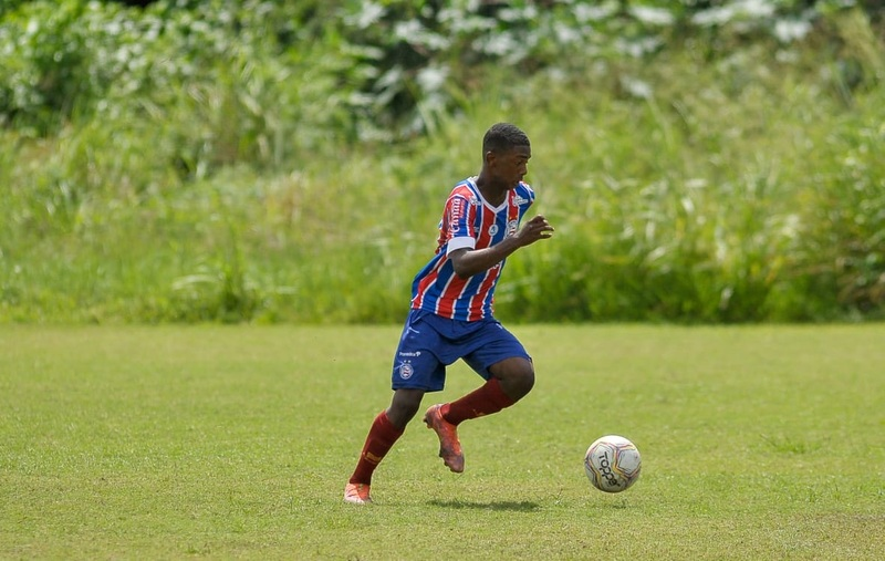 venecasagrande's tweet photo. O meia Roger, joia do Bahia, foi convidado para fazer um período de treinamento no Manchester City. O jovem tem apenas 16 anos e ficará alguns dias no clube inglês, em julho, participando das atividades. O Grupo City já recusou algumas propostas pelo jogador. https://t.co/jIs9RAlCwa